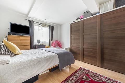 3 bedroom flat for sale, Fenwick Road, Peckham