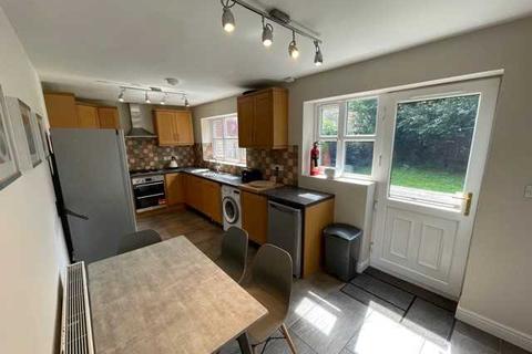 4 bedroom detached house to rent - Pevensey Road