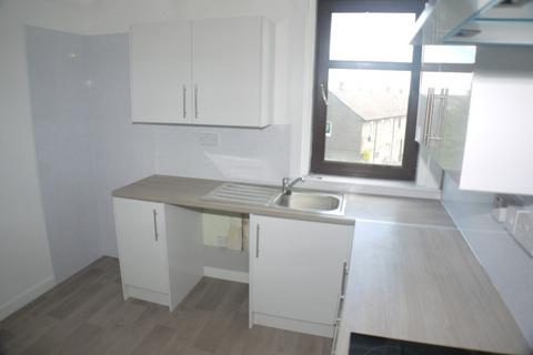 3 bedroom flat to rent, Drum Road, Kelty, KY4