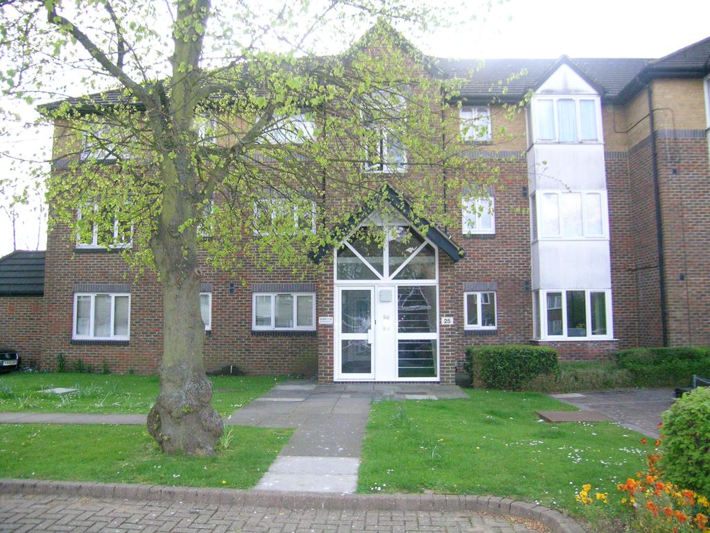 Cotswold Way, Worcester Park KT4 1 bed flat £900 pcm (£208 pw)