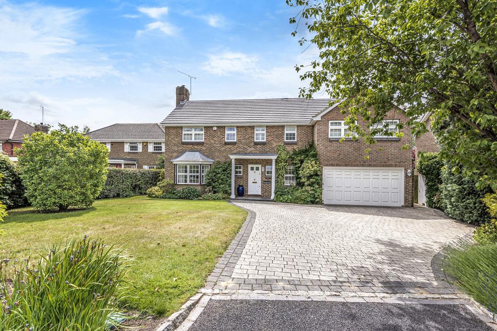 Burleigh Park, Cobham, KT11 5 bed detached house £1,450,000
