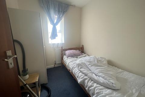 2 bedroom house share to rent, MAY GARDENS, ALPERTON, WEMBLEY, LONDON HA0