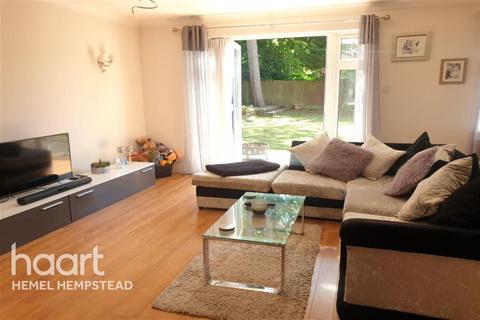 4 bedroom detached house to rent - ABBOTS LANGLEY, HERTFORDSHIRE