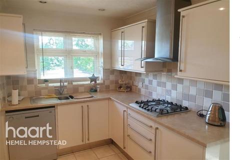 4 bedroom detached house to rent - ABBOTS LANGLEY, HERTFORDSHIRE