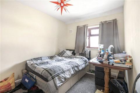 3 bedroom terraced house to rent, Kingsley Avenue, Englefield Green, Surrey, TW20