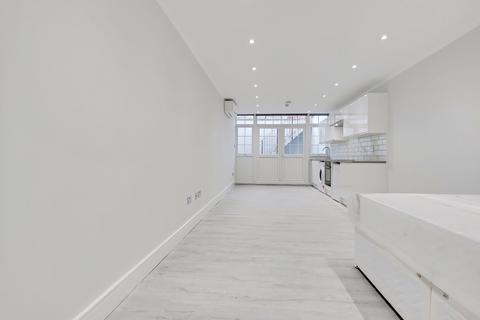 Apartment to rent, Beechcroft Avenue Avenue, London