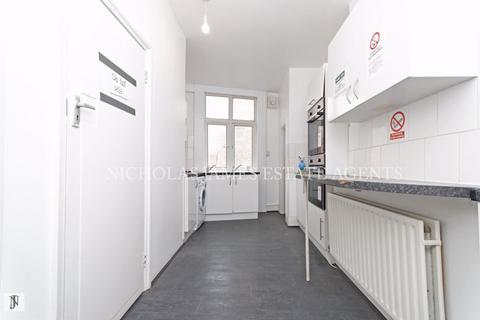 undefined, The Broadway, High Road, Wood Green, London N22