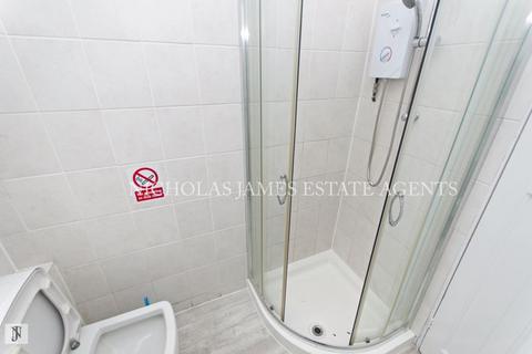 undefined, The Broadway, High Road, Wood Green, London N22