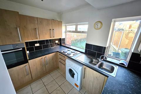 3 bedroom semi-detached house to rent, 123 Harrowden Road, Wheatley