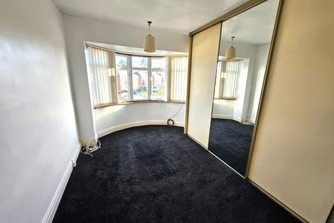 3 bedroom semi-detached house to rent, 123 Harrowden Road, Wheatley