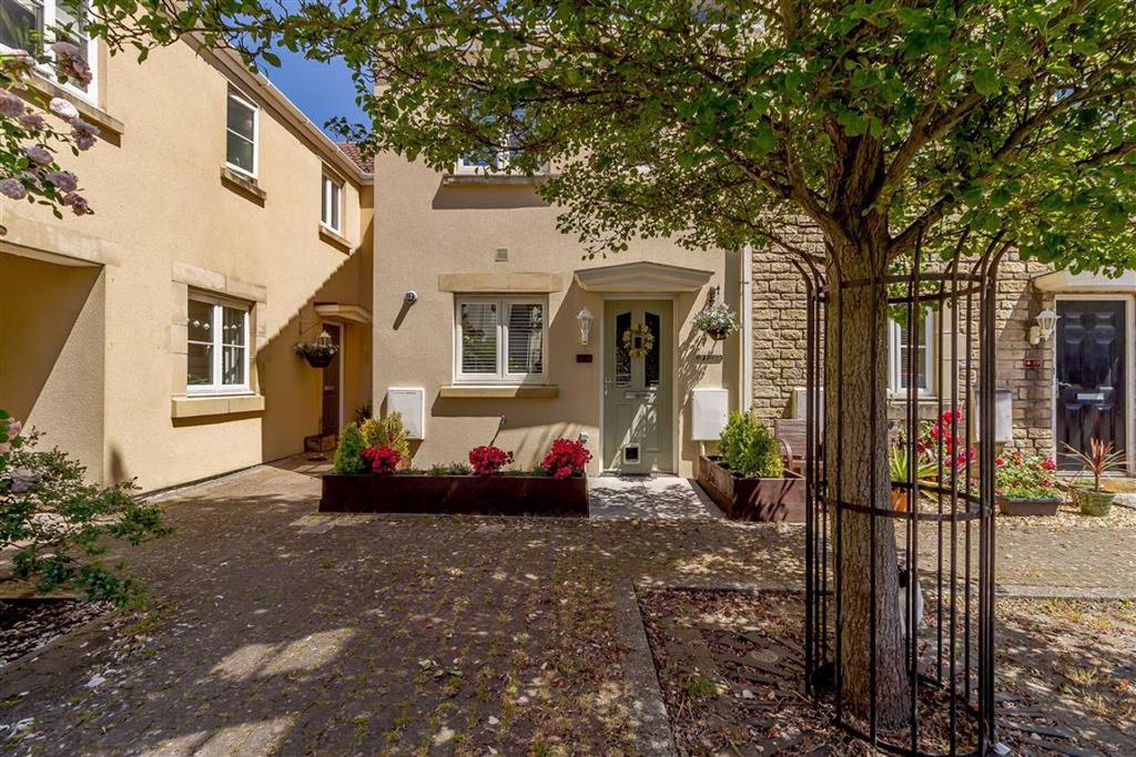 Kersey Court, Frome, Somerset, BA11 2 bed house £200,000