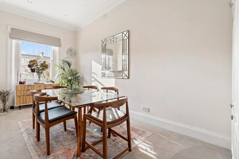 3 bedroom flat to rent, Queens Gate, South Kensington, London