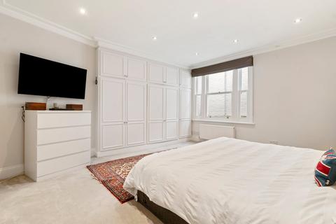 3 bedroom flat to rent, Queens Gate, South Kensington, London