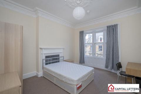 3 bedroom flat to rent, King Street, Stirling FK8