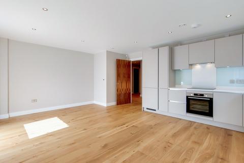 3 bedroom flat to rent, 640 Holloway road, Archway