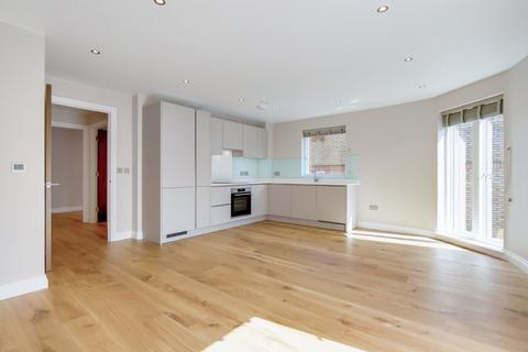 3 bedroom flat to rent, 640 Holloway road, Archway