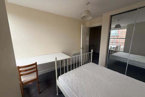 2 bedroom flat to rent, Bank Street, City Centre, Dundee, DD1