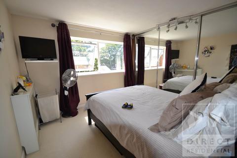undefined, East Street, Epsom KT17