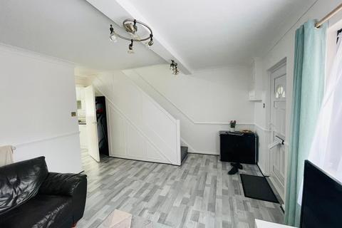 3 bedroom end of terrace house to rent - Romford, Essex, RM6