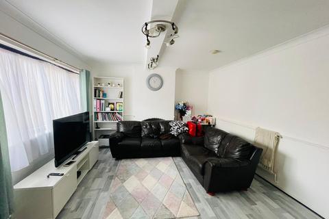 3 bedroom end of terrace house to rent - Romford, Essex, RM6