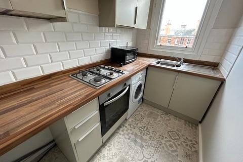 4 bedroom flat to rent, Lauderdale Street, Marchmont, Edinburgh, EH9