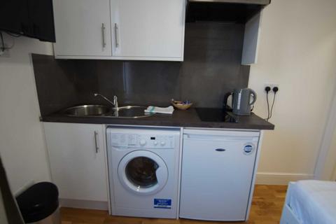 Studio to rent, Ifield Road, Chelsea SW10