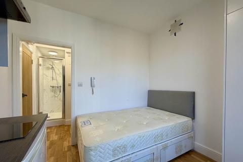 Studio to rent, Ifield Road, Chelsea SW10