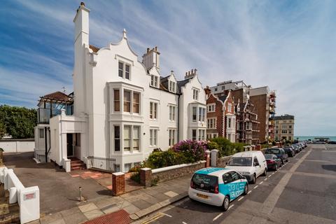 2 bedroom flat to rent, Medina Villas, Hove, BN3