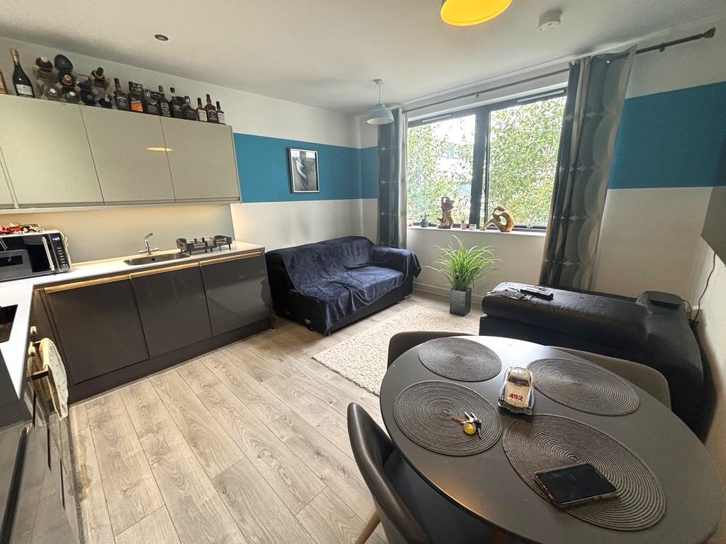 Living/dining area