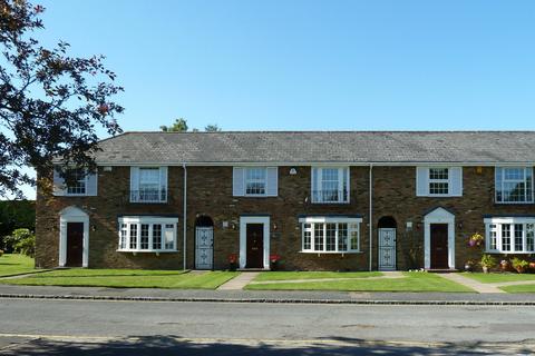 3 bedroom terraced house to rent, West Common Close, Gerrards Cross, Buckinghamshire