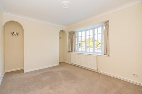 3 bedroom terraced house to rent, West Common Close, Gerrards Cross, Buckinghamshire