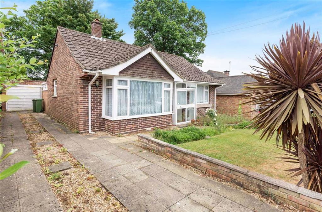 Apollo Road, Peverells Wood, Chandlers Ford, Hampshire 2 bed detached