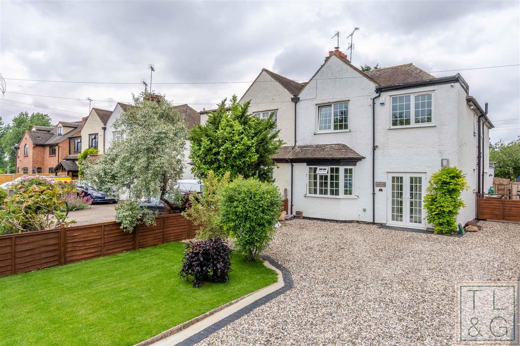 Road, Sedgeberrow, Evesham 4 bed semidetached house £360,000