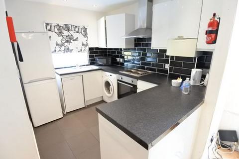 3 bedroom maisonette to rent, KILBURN LANE, QUEENS PARK, LONDON W10