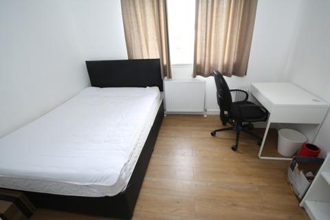 3 bedroom flat to rent, Castlevale, Cornton, Stirling, FK9