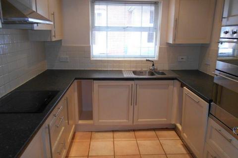 2 bedroom flat to rent, Birmingham Road, Sutton Coldfield, B72