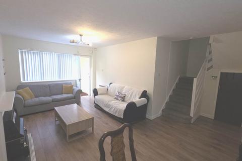 3 bedroom semi-detached house to rent, Brook Road, Manchester M14