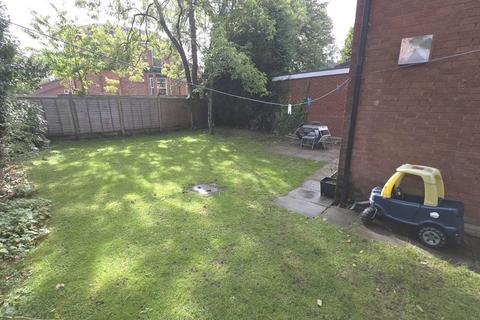 3 bedroom semi-detached house to rent, Brook Road, Manchester M14
