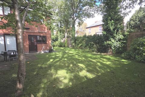 3 bedroom semi-detached house to rent, Brook Road, Manchester M14