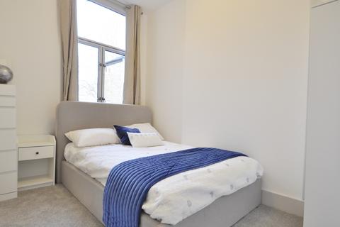 2 bedroom flat to rent, Iffley Road, Fulham, London W6 0PD