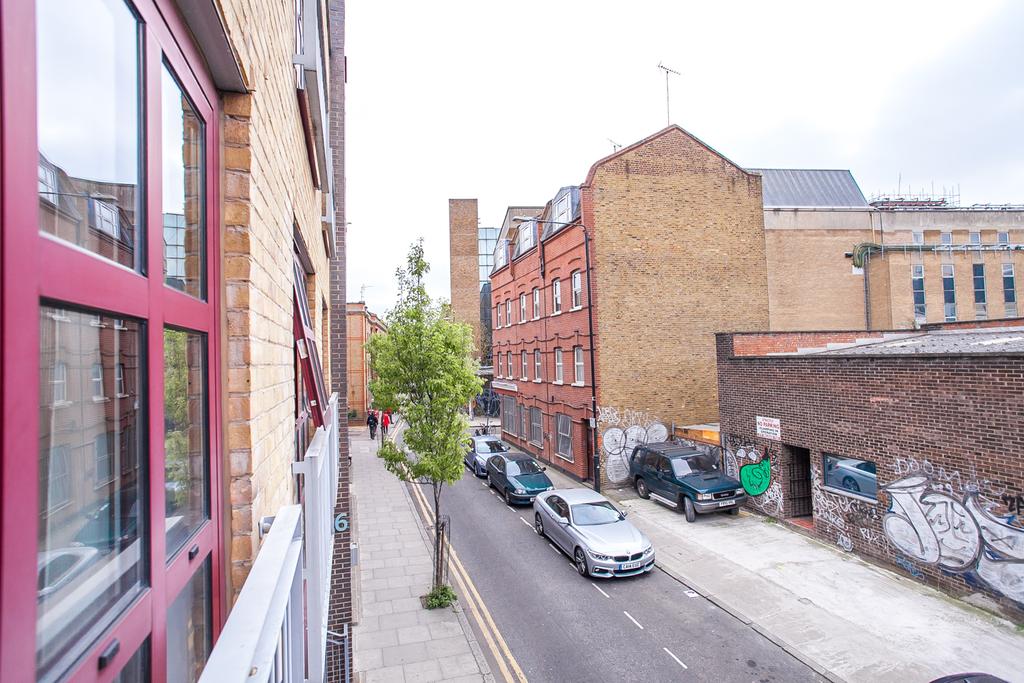 Quaker Street, Shoreditch, London E1 2 bed flat to rent £1,950 pcm (£