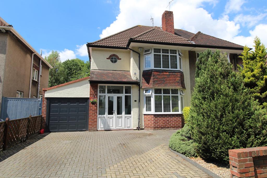Sturminster Road, Stockwood, Bristol, BS14 8AA 3 bed semidetached