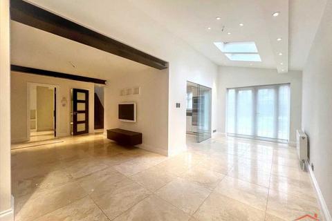 4 bedroom detached house for sale, Acacia Close, Stanmore