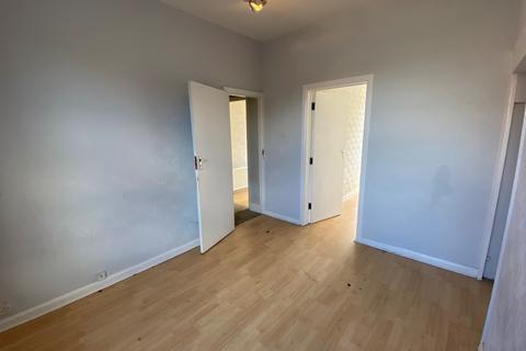 2 bedroom apartment to rent - 215b Newland Avenue