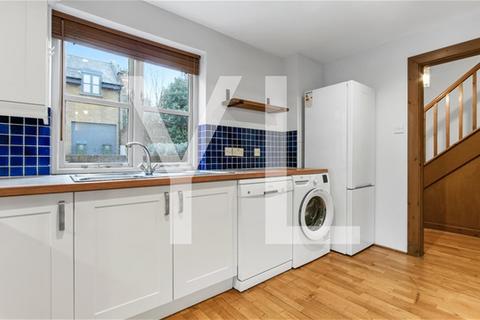 2 bedroom detached house to rent, The Coach House, Greenwich South Street, Greenwich