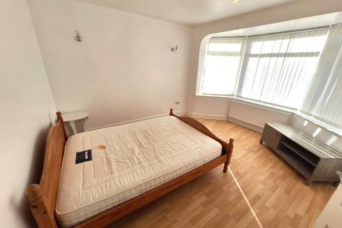 3 bedroom semi-detached house to rent, Kings Road, Chorlton Cum Hardy, Manchester, M21
