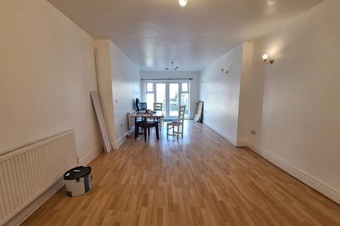 3 bedroom semi-detached house to rent, Kings Road, Chorlton Cum Hardy, Manchester, M21