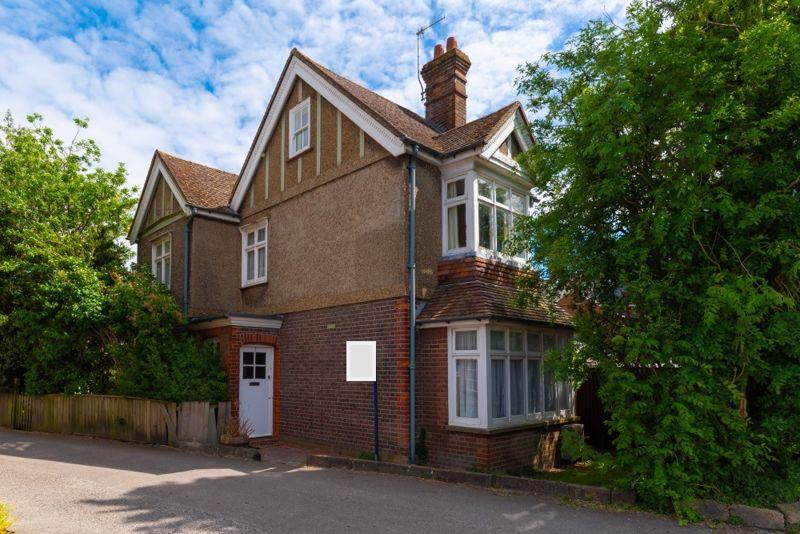 Higham Road, Chesham 3 bed detached house £400,000