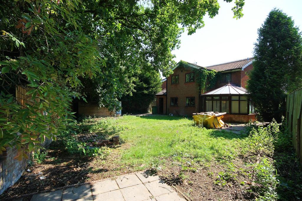 Willoughby Close, Old Hall, Warrington, WA5 4 bed detached house £240,000