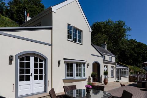 thompson estates jersey